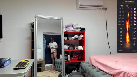 Snapshot of supermanboyxxl chatting on 01.25.25 supermanboyxxl online show from 01.25.25