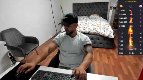 Snapshot of supermanboyxxl chatting on 09.25.25 supermanboyxxl online show from 09.25.25