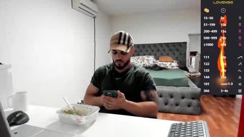 Snapshot of supermanboyxxl chatting on 10.06.25 supermanboyxxl online show from 10.06.25