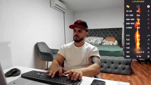 Snapshot of supermanboyxxl chatting on 10.10.25 supermanboyxxl online show from 10.10.25