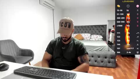 Snapshot of supermanboyxxl chatting on 10.13.25 supermanboyxxl online show from 10.13.25