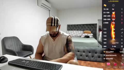 Snapshot of supermanboyxxl chatting on 10.14.25 supermanboyxxl online show from 10.14.25