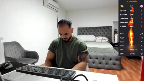 Snapshot of supermanboyxxl chatting on 10.15.25 supermanboyxxl online show from 10.15.25