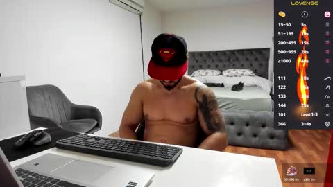 Snapshot of supermanboyxxl chatting on 10.16.25 supermanboyxxl online show from 10.16.25