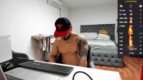 Snapshot of supermanboyxxl chatting on 10.17.25 supermanboyxxl online show from 10.17.25