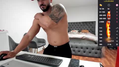 Snapshot of supermanboyxxl chatting on 10.24.25 supermanboyxxl online show from 10.24.25