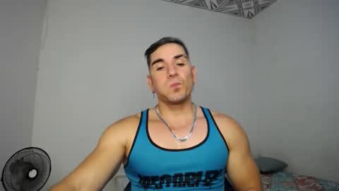 Snapshot of supermen_03 chatting on 10.19.25 jhosh online show from 10.19.25