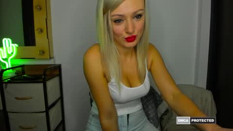 Snapshot of supernatalie chatting on 06.04.26 Natalie online show from 06.04.26