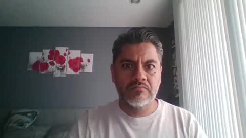 Snapshot of supernovarise chatting on 02.23.25 supernovarise online show from 02.23.25