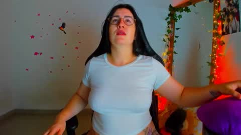 Snapshot of susan_fox1 chatting on 10.13.25 Dani online show from 10.13.25