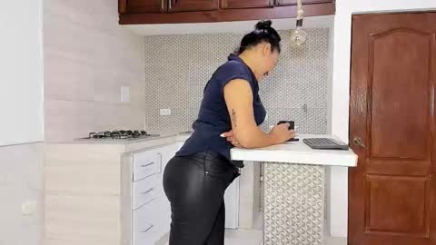 Snapshot of susan_sexymilf chatting on 10.25.25 Susan online show from 10.25.25