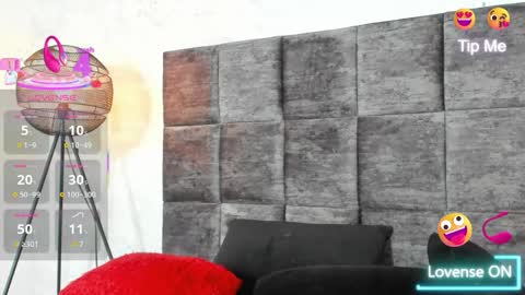 Snapshot of susanjacobs chatting on 10.28.25 Susan online show from 10.28.25