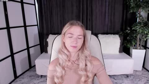 Snapshot of susanmimi chatting on 09.17.25 Susan online show from 09.17.25