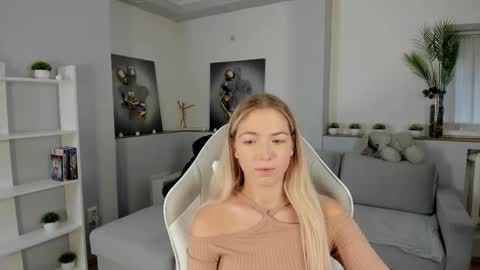 Snapshot of susanmimi chatting on 09.28.25 Susan online show from 09.28.25