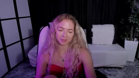 Snapshot of susanmimi chatting on 10.24.25 Susan online show from 10.24.25