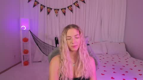 Snapshot of susanmimi chatting on 10.25.25 Susan online show from 10.25.25