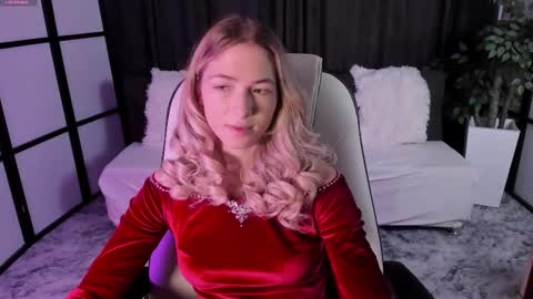 Snapshot of susanmimi chatting on 10.27.25 Susan online show from 10.27.25