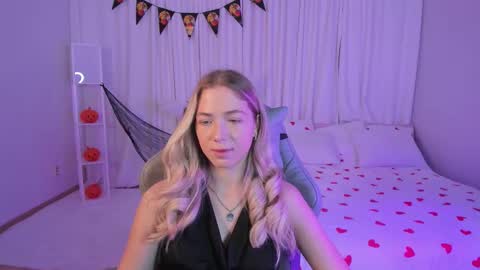 Snapshot of susanmimi chatting on 10.28.25 Susan online show from 10.28.25