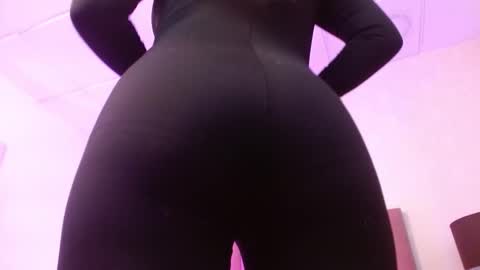 susanwilliams_ online show from 12.19.25