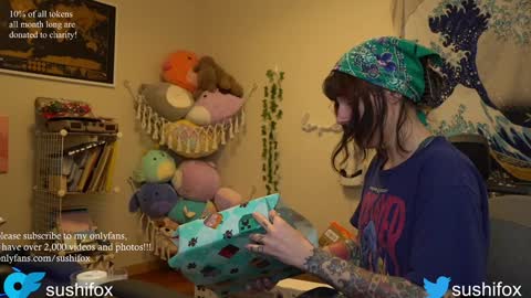 Snapshot of sushifox chatting on 12.17.24   online show from 12.17.24