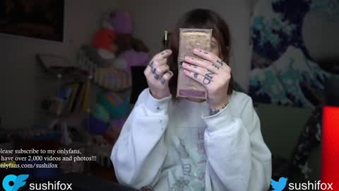 Snapshot of sushifox chatting on 01.21.25   online show from 01.21.25