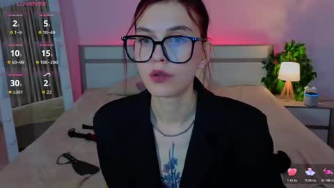 Snapshot of susiemorris chatting on 11.10.25 Susie online show from 11.10.25