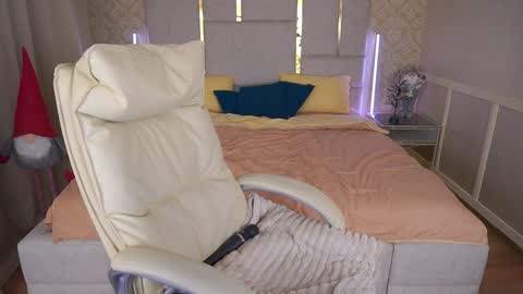 Susie online show from 12.23.24