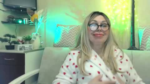 Snapshot of susiexnoreen chatting on 02.08.26 SusiexNoreen online show from 02.08.26