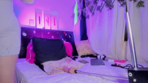 sussanmiller_ online show from 02.24.25