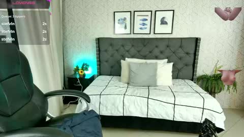 Snapshot of sussy__stone chatting on 12.30.24 online show from 12.30.24