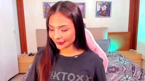 Snapshot of sussy_sweet4u chatting on 09.19.25 sussy_sweet4u online show from 09.19.25