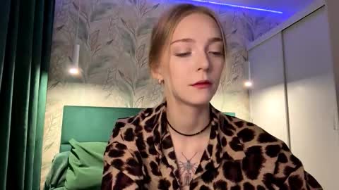Snapshot of susyschuerholz chatting on 10.20.25 Jessica online show from 10.20.25