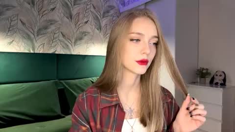 Snapshot of susyschuerholz chatting on 10.24.25 Jessica online show from 10.24.25