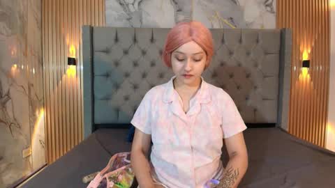 suxan_white online show from 10.05.25