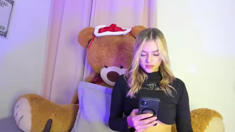 suzan__cooper2 online show from 12.22.24