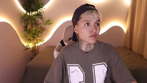 Snapshot of suzu_wolf chatting on 10.09.25 suzu_wolf online show from 10.09.25