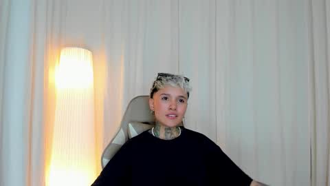 Snapshot of suzu_wolf chatting on 10.21.25 suzu_wolf online show from 10.21.25