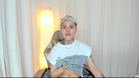 Snapshot of suzu_wolf chatting on 10.24.25 suzu_wolf online show from 10.24.25