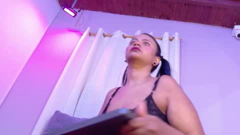 Snapshot of suzyfox chatting on 02.13.26 Suzy online show from 02.13.26