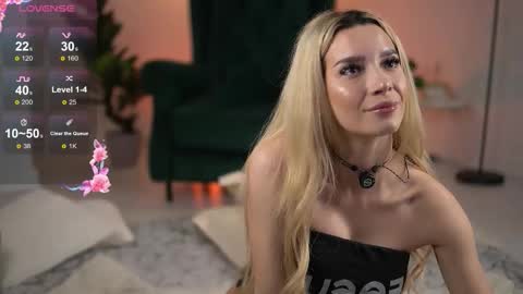 Snapshot of svveetluna chatting on 03.16.26 SweetLuna online show from 03.16.26