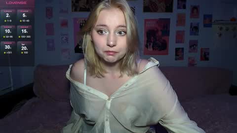 Snapshot of sw_k1ra chatting on 04.06.26 Kira online show from 04.06.26