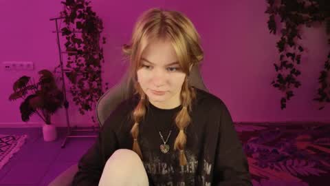 Snapshot of swag_evalution chatting on 10.17.25 Eva online show from 10.17.25