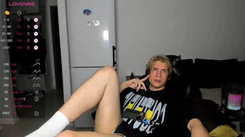 Snapshot of swag_mua chatting on 10.06.25 Swen online show from 10.06.25