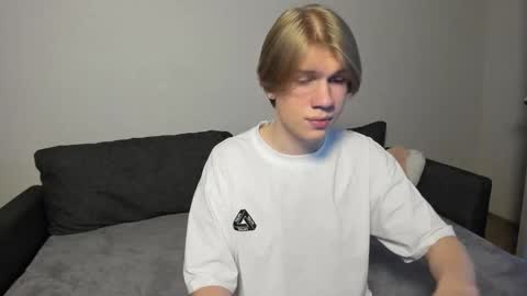 Snapshot of swag_mua chatting on 10.22.25 Swen online show from 10.22.25