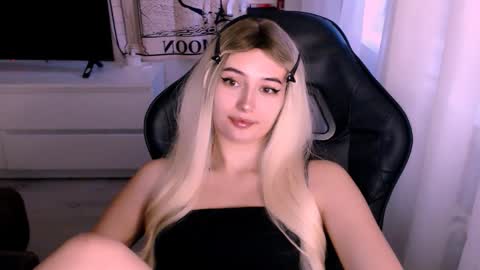 Snapshot of sweeet_baby0 chatting on 10.16.25 Kate online show from 10.16.25