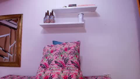 Snapshot of sweegirl_ chatting on 09.30.25 Debora  online show from 09.30.25