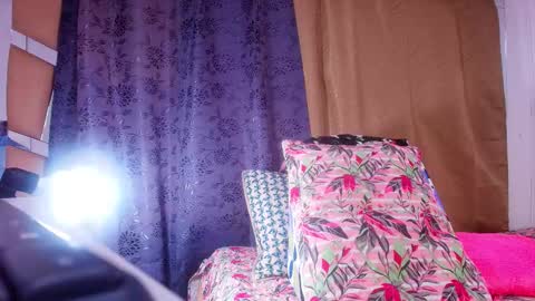 Snapshot of sweegirl_ chatting on 10.11.25 Debora  online show from 10.11.25