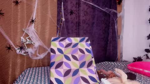 Snapshot of sweegirl_ chatting on 10.27.25 Debora  online show from 10.27.25