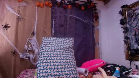 Snapshot of sweegirl_ chatting on 10.30.25 Debora  online show from 10.30.25