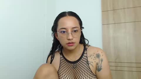 Laura online show from 01.04.25